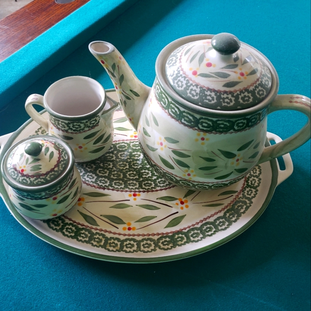 Temp-tations tea set